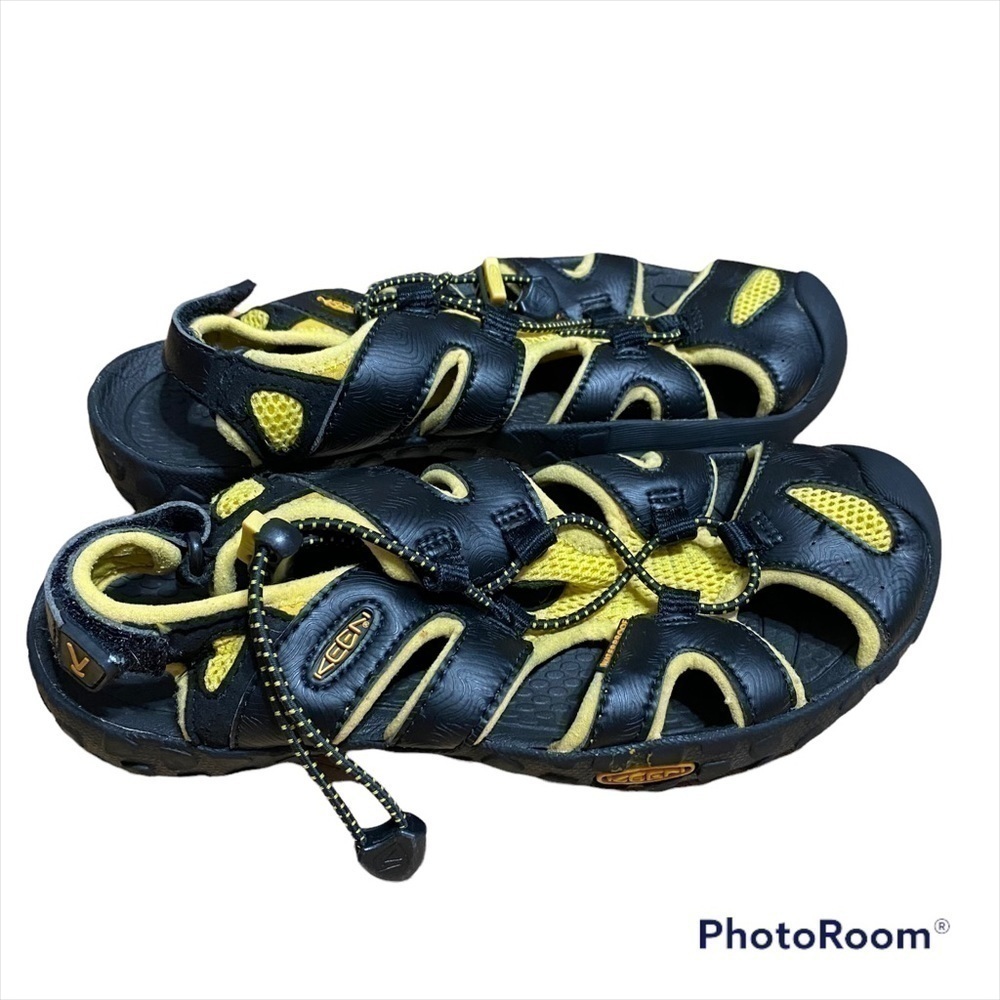 Keen Yellow Black Sandals Sz 4 Kids Youth Outdoors Caged Closed Toe